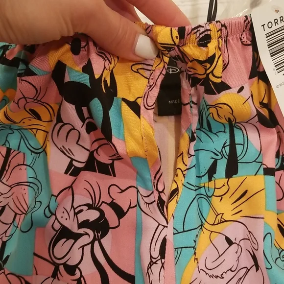 Torrid Mickey And Friends Retro Off Shoulder Short Sleeve Shirt Top, size 3 - Picture 6 of 13